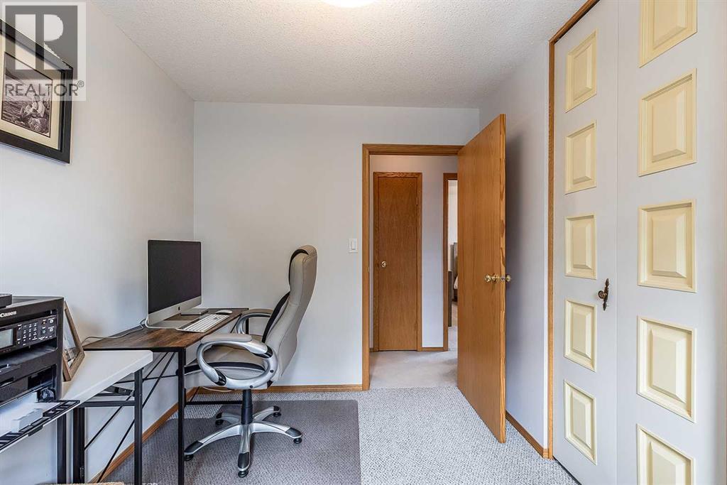 78 Seven Persons Crescent Sw Property Photo 21