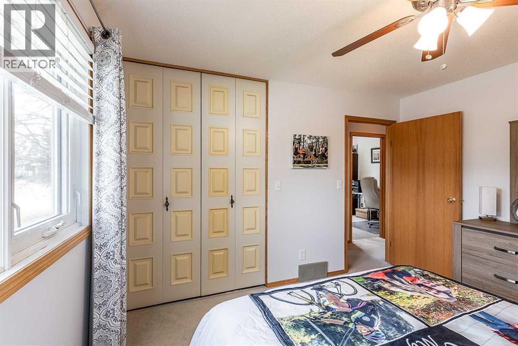 78 Seven Persons Crescent Sw Property Photo 24