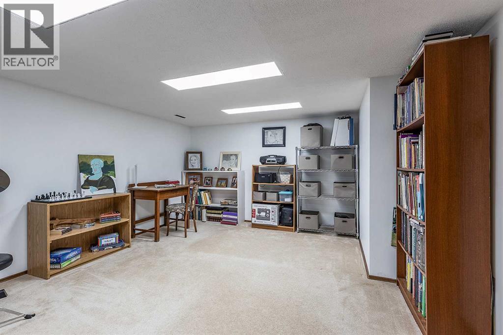 78 Seven Persons Crescent Sw Property Photo 31