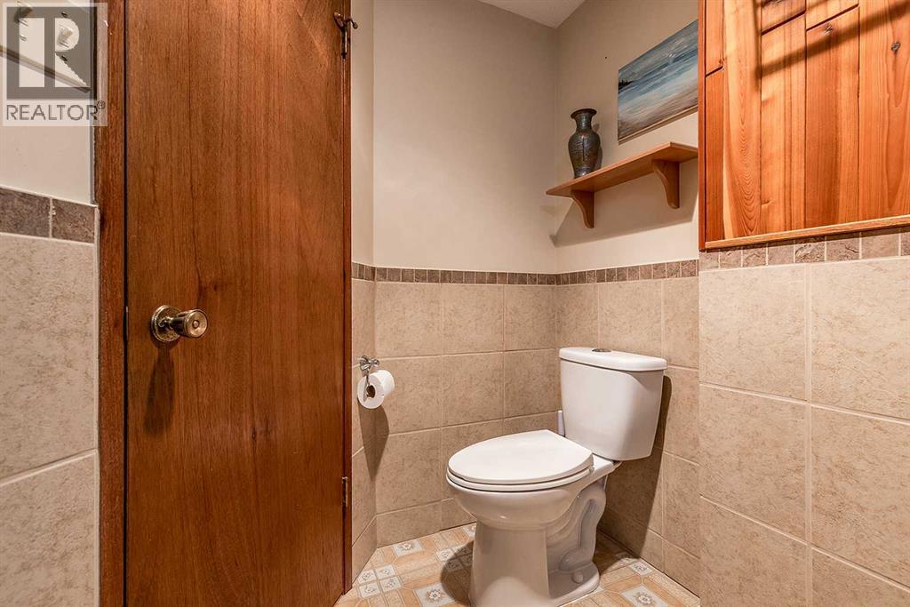 78 Seven Persons Crescent Sw Property Photo 37