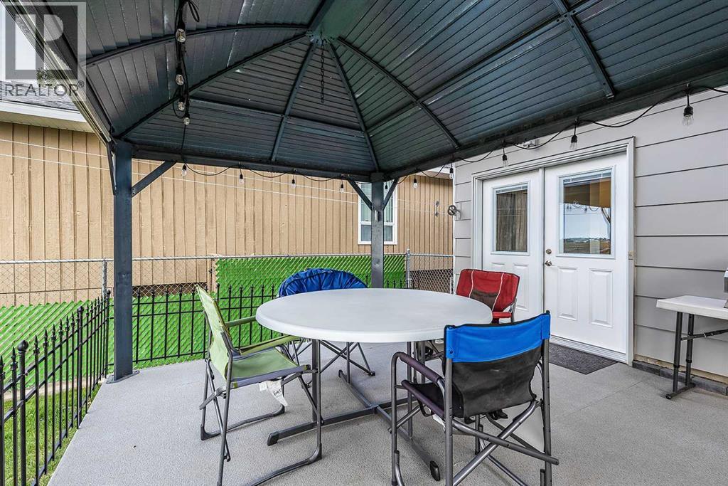78 Seven Persons Crescent Sw Property Photo 40