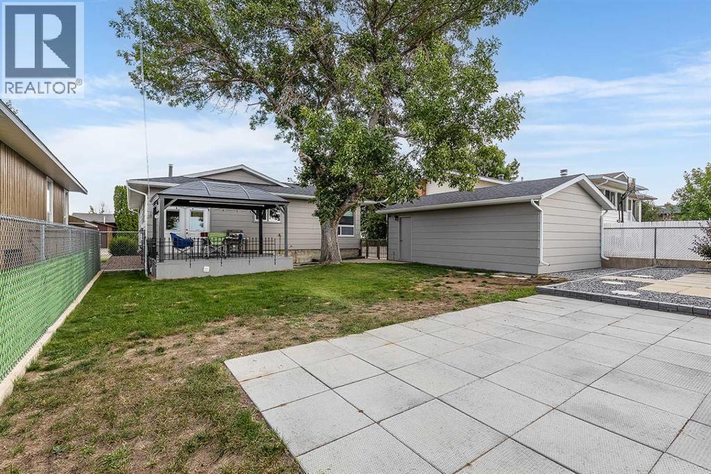 78 Seven Persons Crescent Sw Property Photo 42