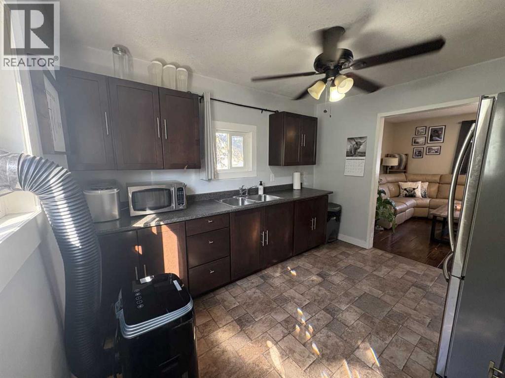 4705 49 Street Property Photo 5