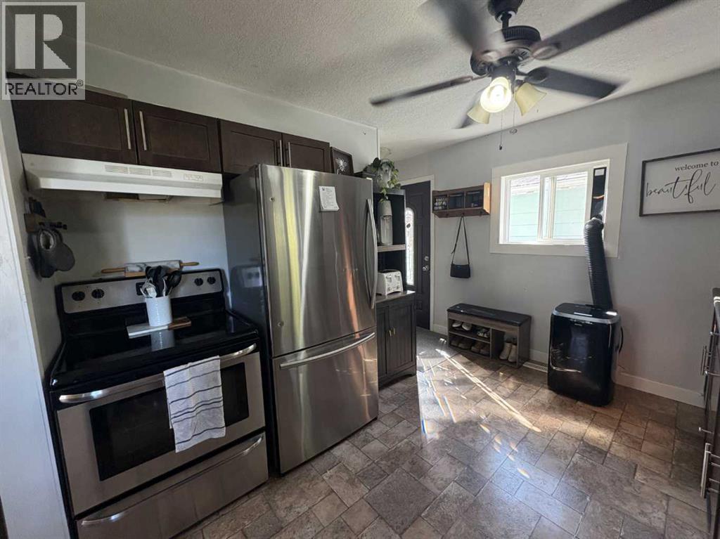 4705 49 Street Property Photo 6