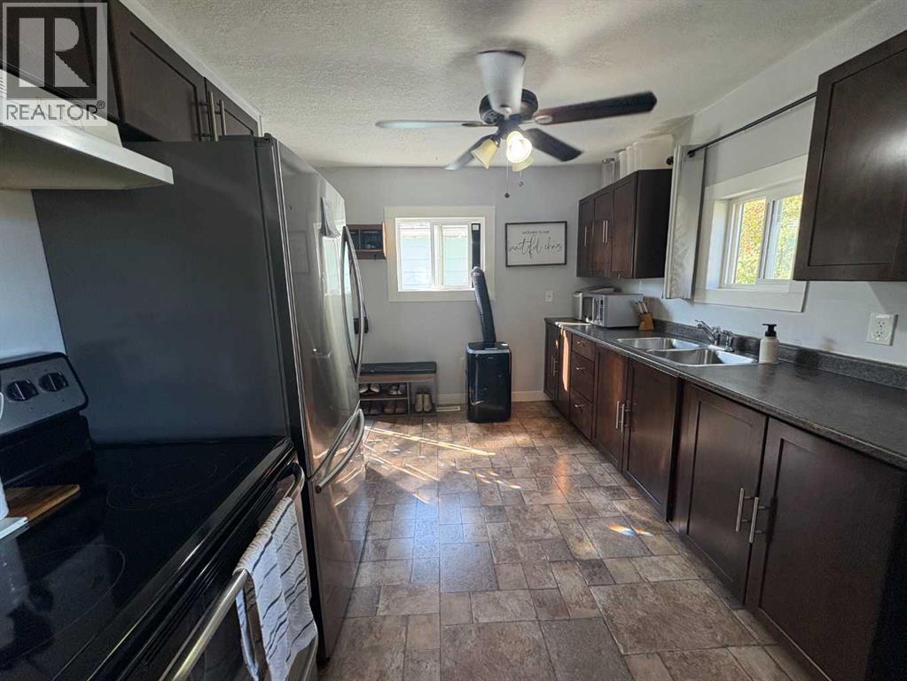 4705 49 Street Property Photo 7