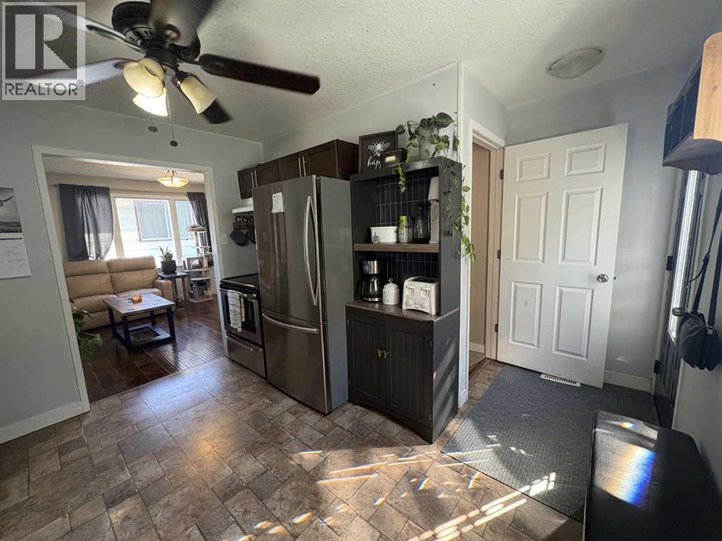 4705 49 Street Property Photo 8