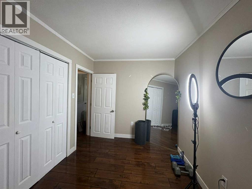 4705 49 Street Property Photo 9