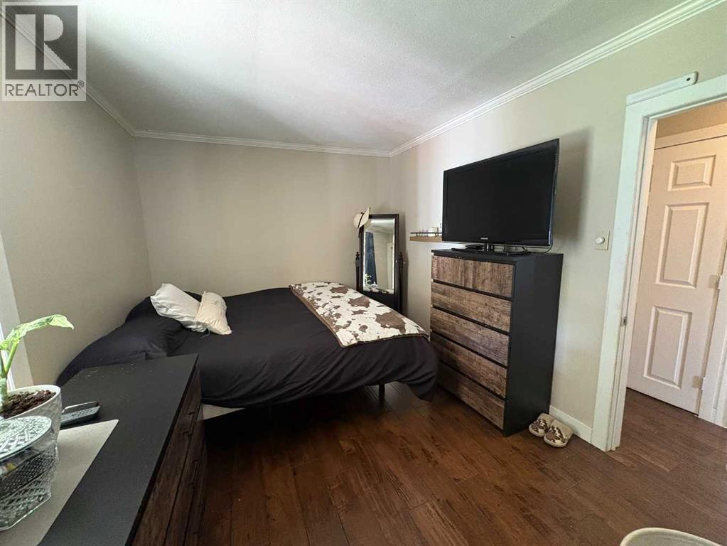 4705 49 Street Property Photo 12