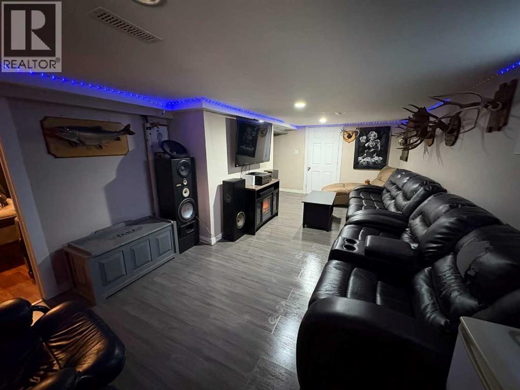 4705 49 Street Property Photo 18