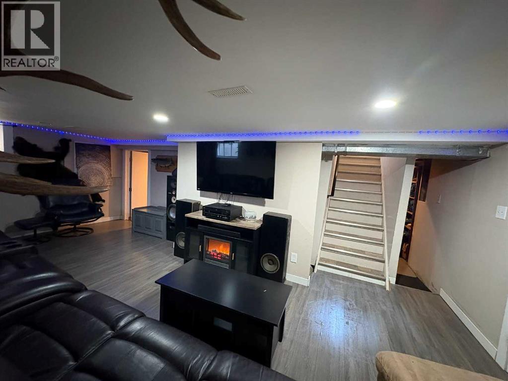 4705 49 Street Property Photo 19
