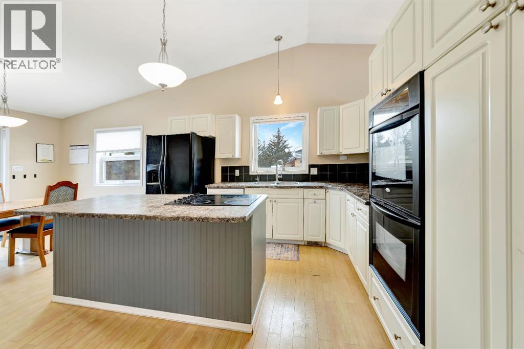 207 3rd Avenue E Property Photo 5