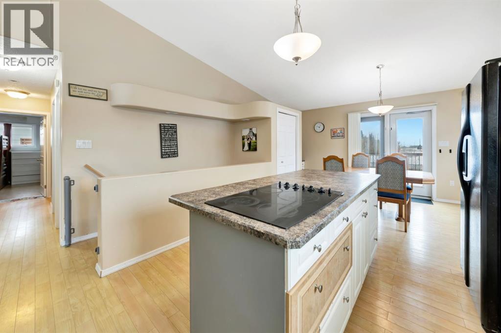 207 3rd Avenue E Property Photo 6