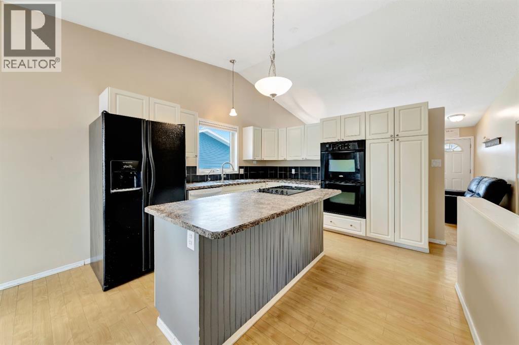 207 3rd Avenue E Property Photo 8
