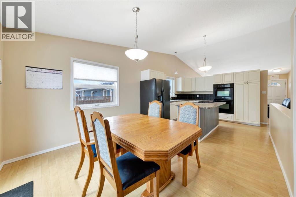 207 3rd Avenue E Property Photo 9