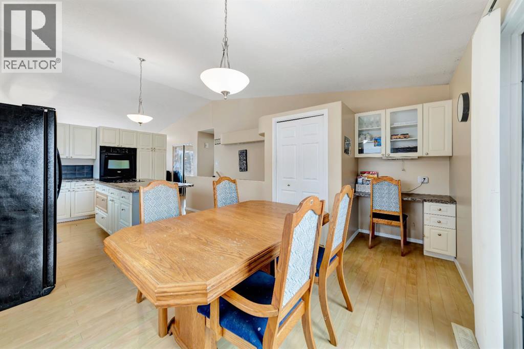 207 3rd Avenue E Property Photo 10