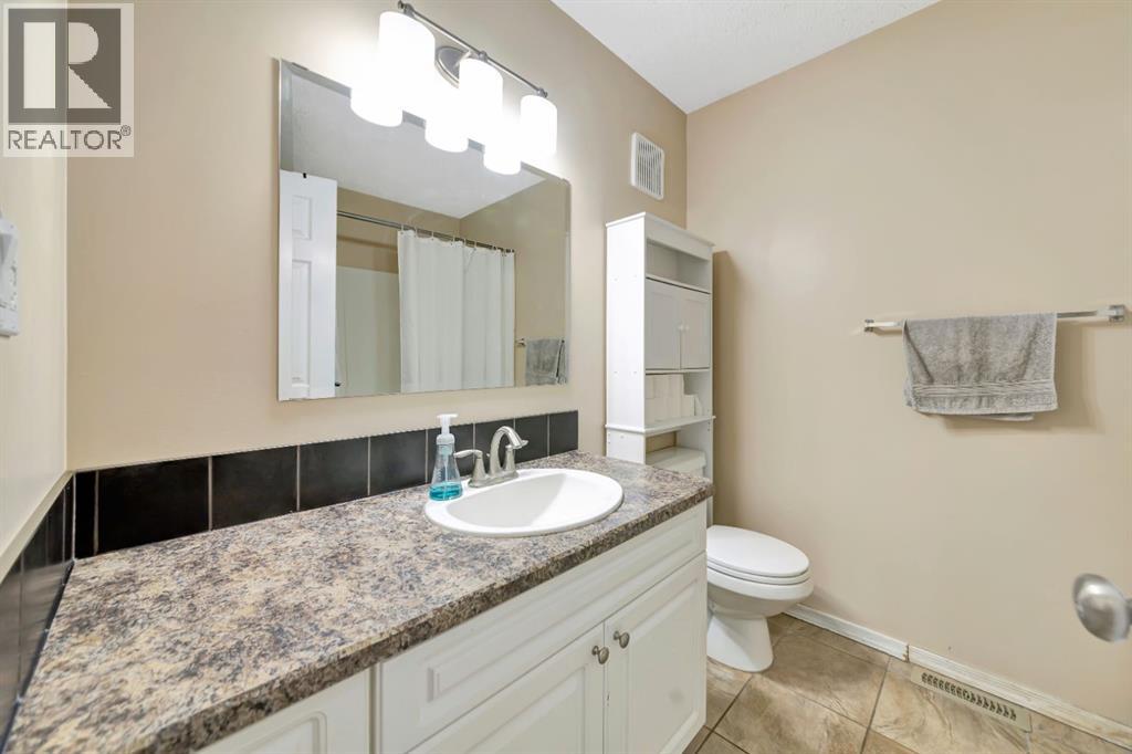 207 3rd Avenue E Property Photo 11