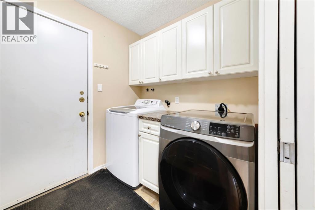 207 3rd Avenue E Property Photo 12