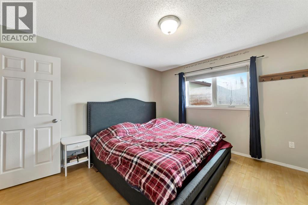 207 3rd Avenue E Property Photo 17