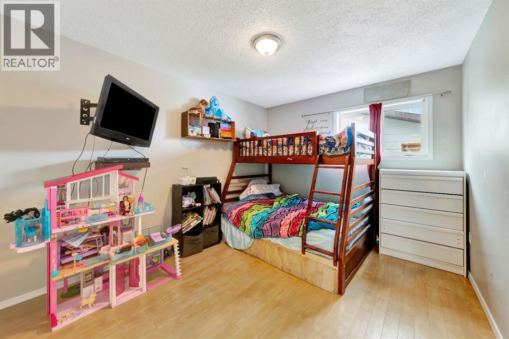 207 3rd Avenue E Property Photo 20
