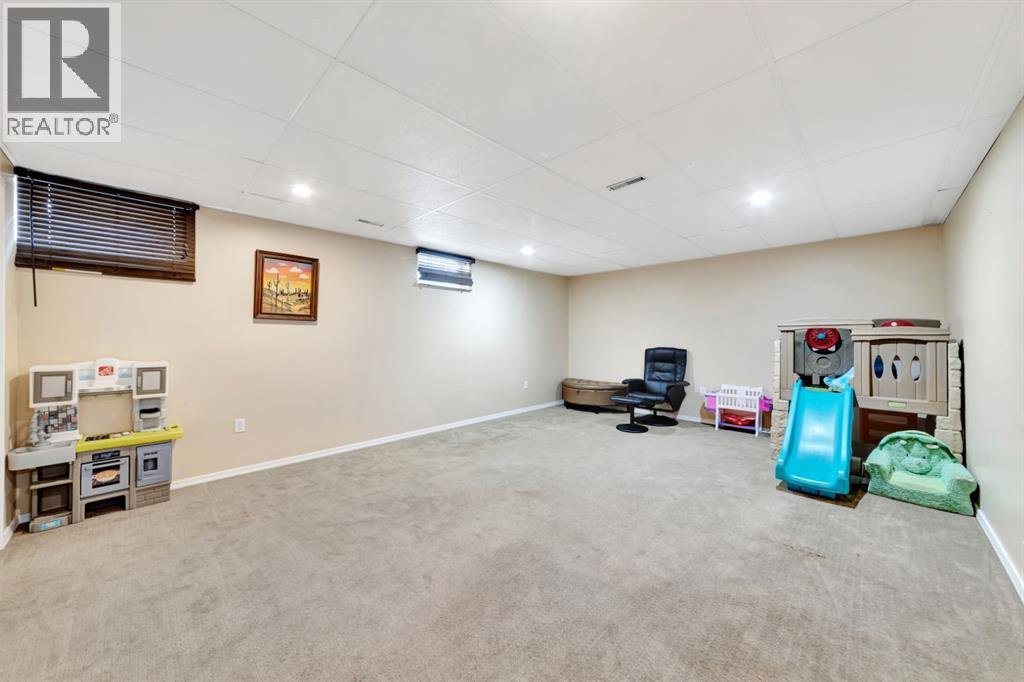 207 3rd Avenue E Property Photo 24