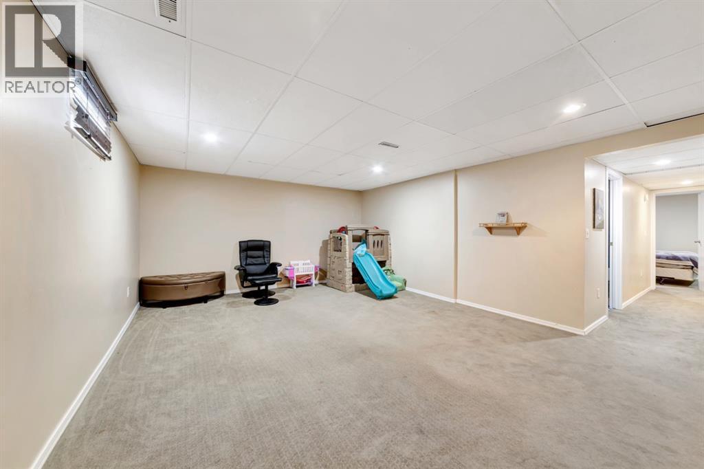 207 3rd Avenue E Property Photo 25