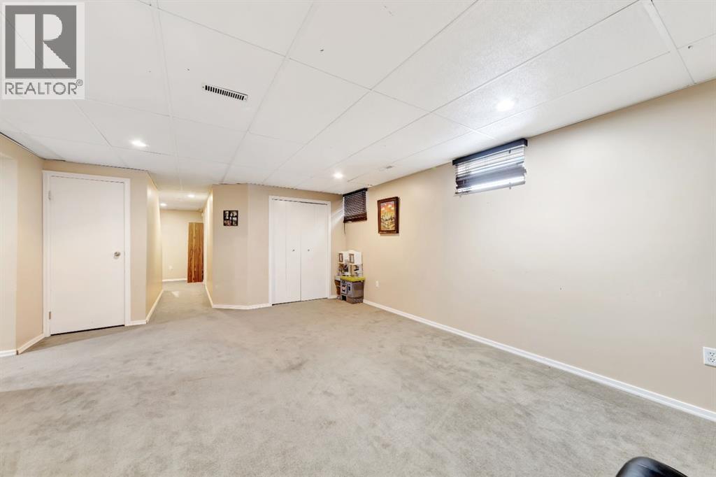 207 3rd Avenue E Property Photo 26