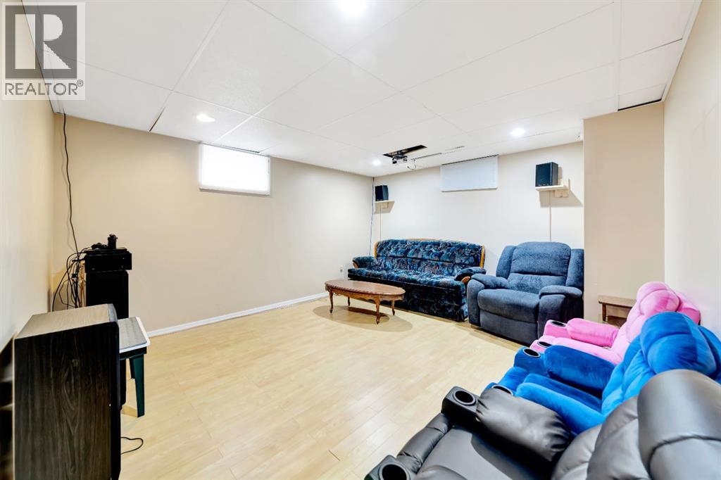 207 3rd Avenue E Property Photo 29
