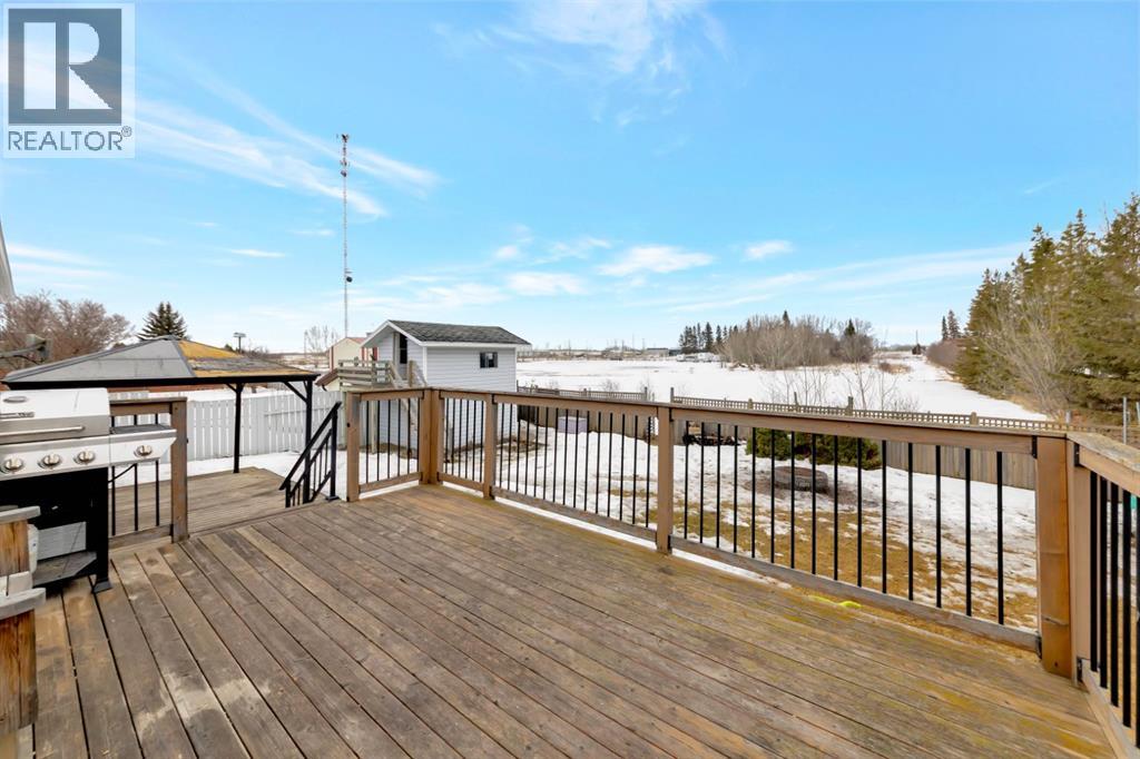207 3rd Avenue E Property Photo 32