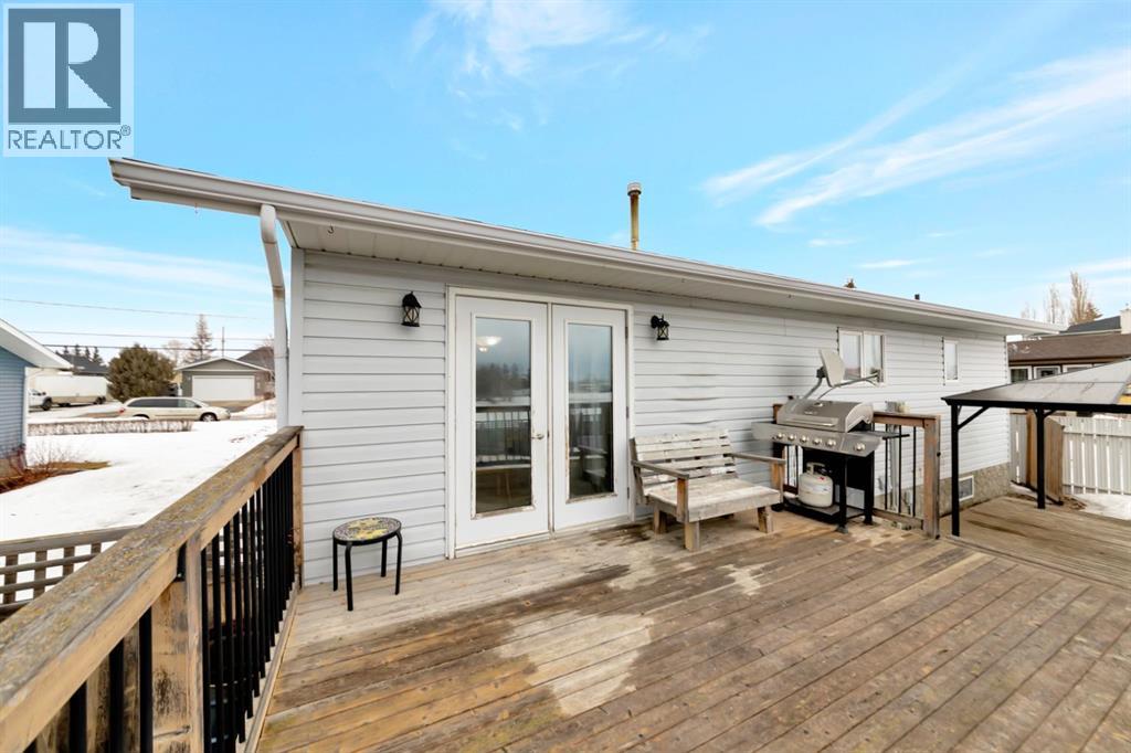 207 3rd Avenue E Property Photo 33