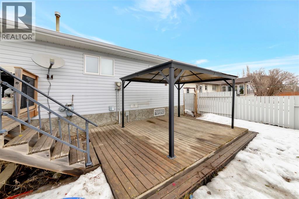 207 3rd Avenue E Property Photo 34