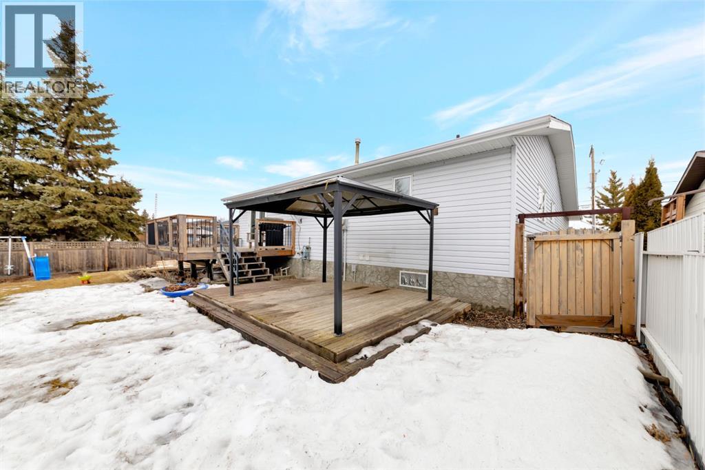 207 3rd Avenue E Property Photo 35