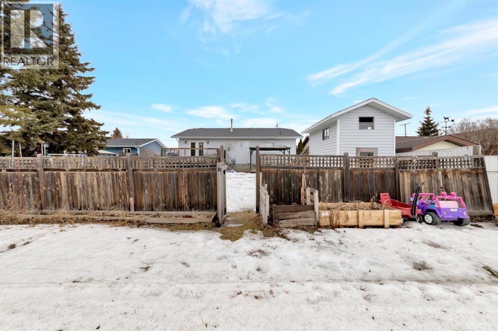 207 3rd Avenue E Property Photo 41