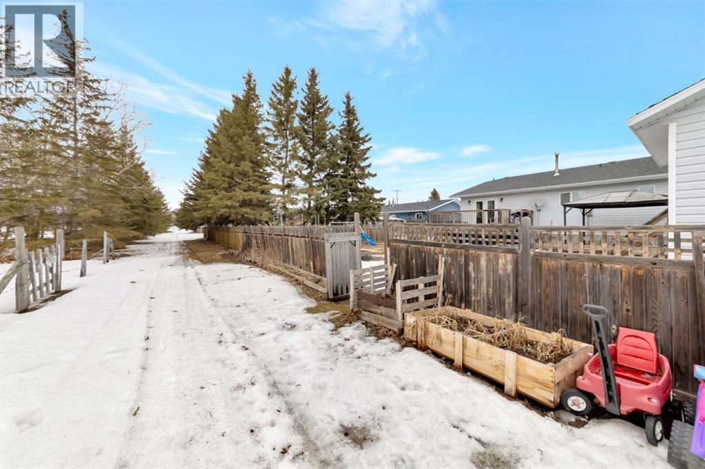 207 3rd Avenue E Property Photo 42