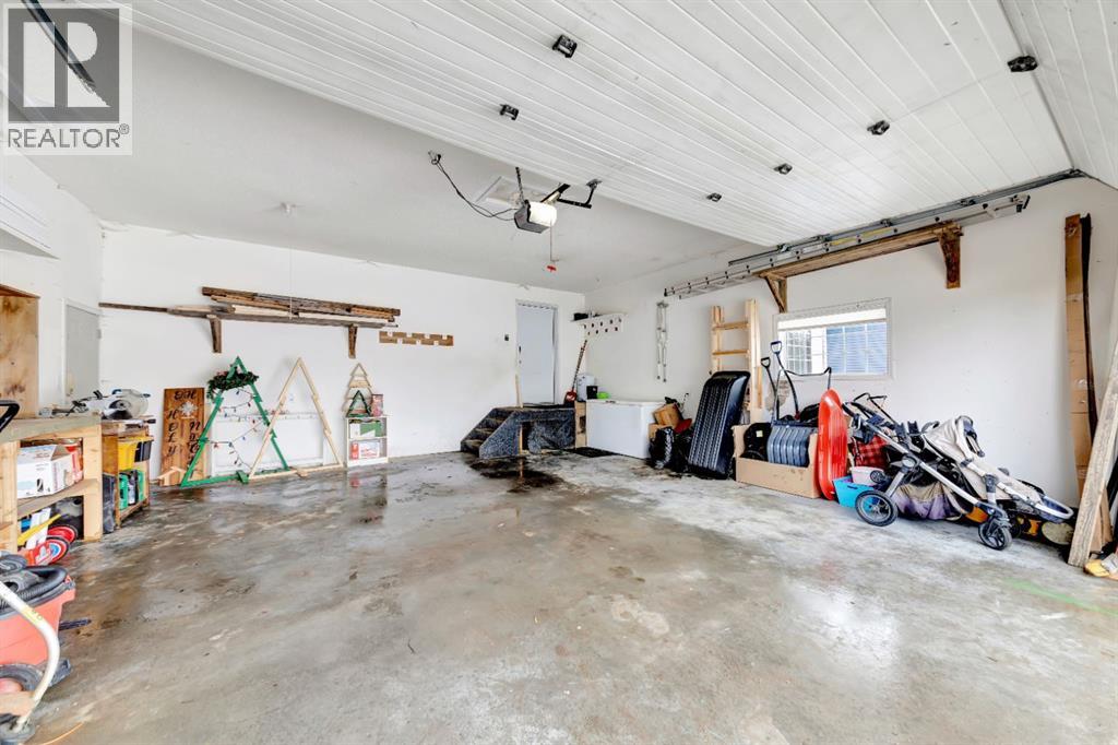 207 3rd Avenue E Property Photo 44