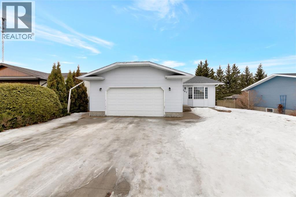 207 3rd Avenue E Property Photo 46