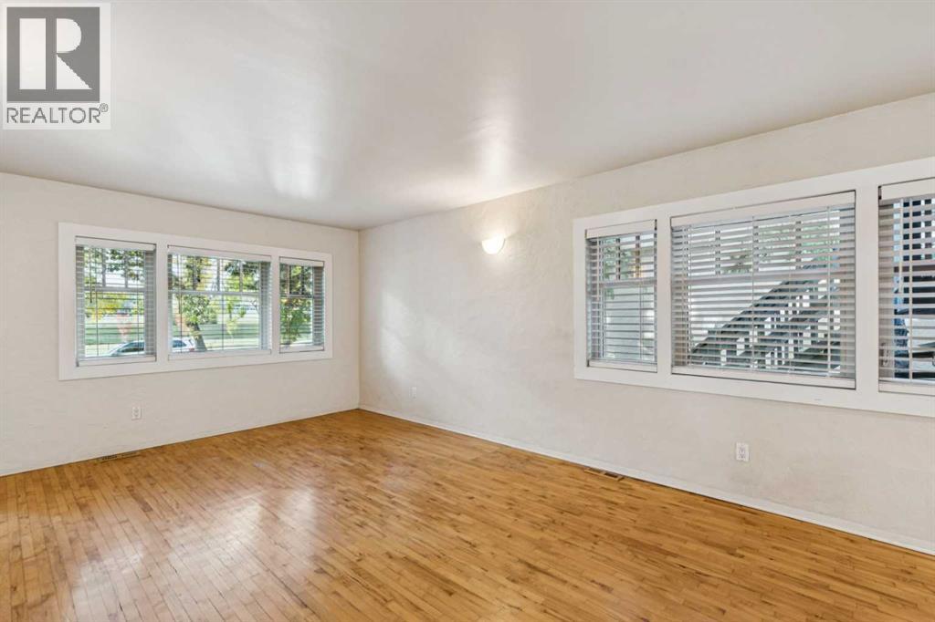 130 30 Avenue Ne Property Photo 3