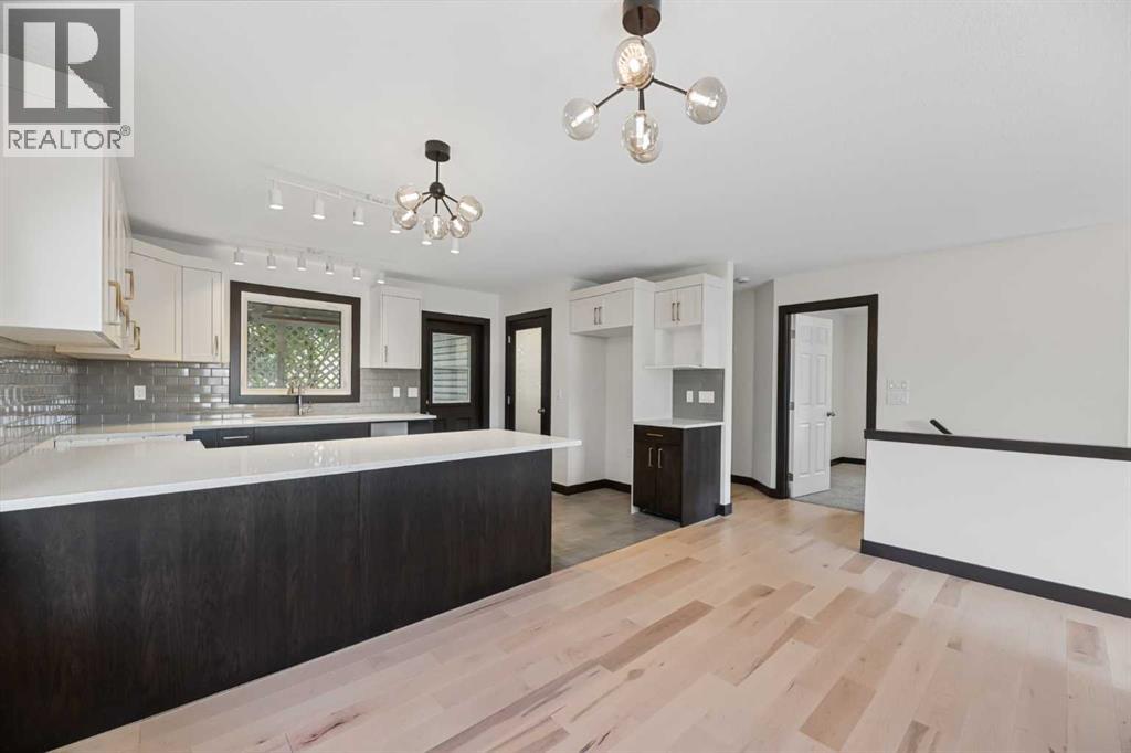1525 Mary Place Property Photo 8