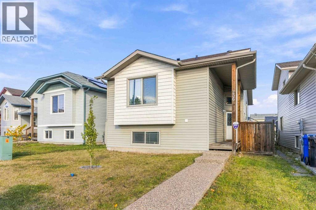 236 Paris Crescent Property Photo 1