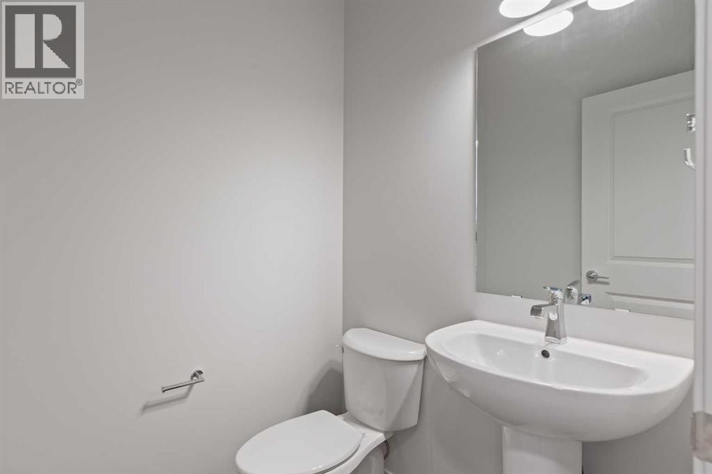 308 Montrose Crescent Se Property Photo 16
