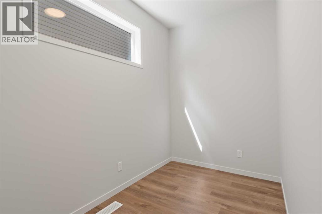 308 Montrose Crescent Se Property Photo 17