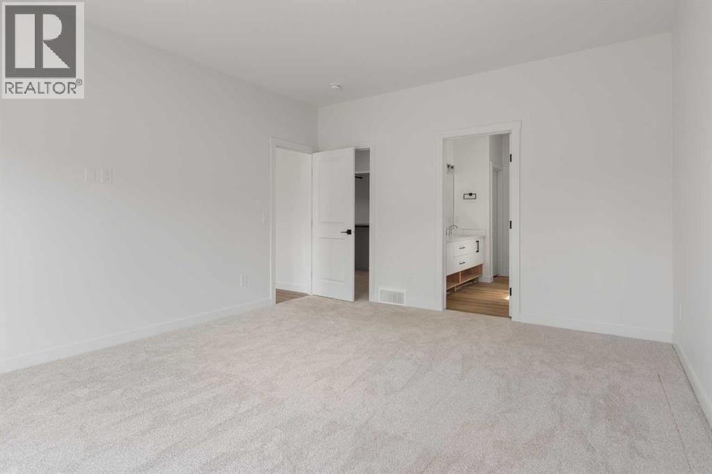 809 Hampshire Crescent Ne Property Photo 14