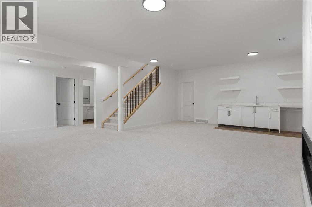 809 Hampshire Crescent Ne Property Photo 21
