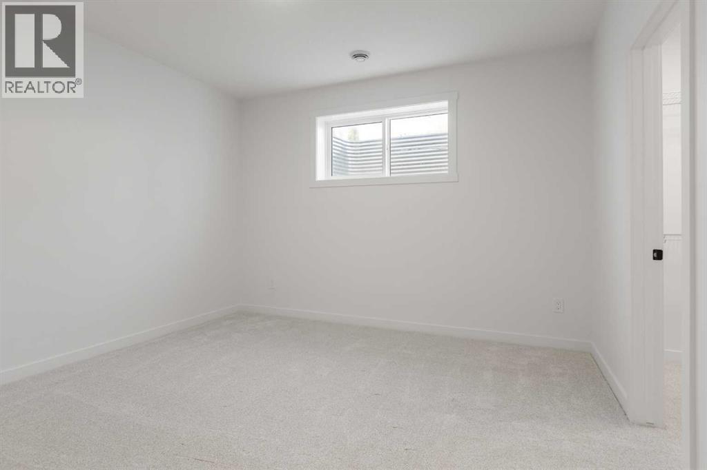 809 Hampshire Crescent Ne Property Photo 24