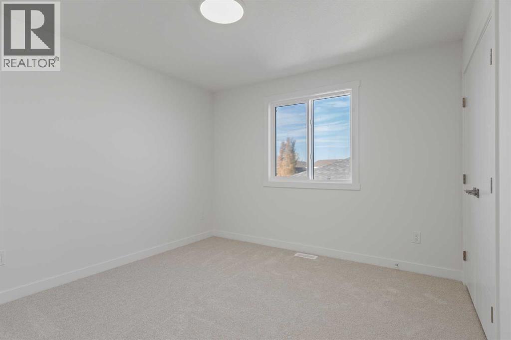 813 Hampshire Crescent Ne Property Photo 18
