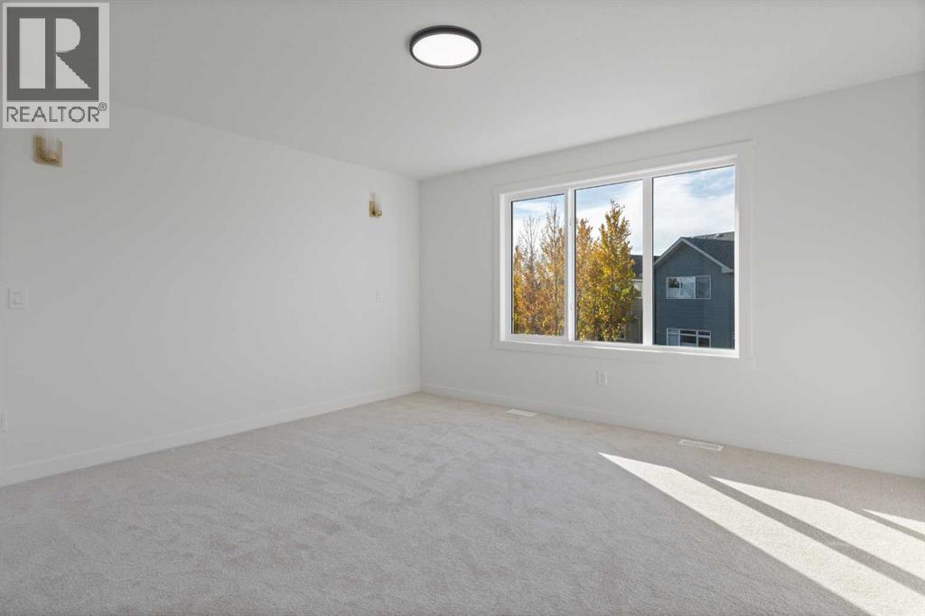 813 Hampshire Crescent Ne Property Photo 20