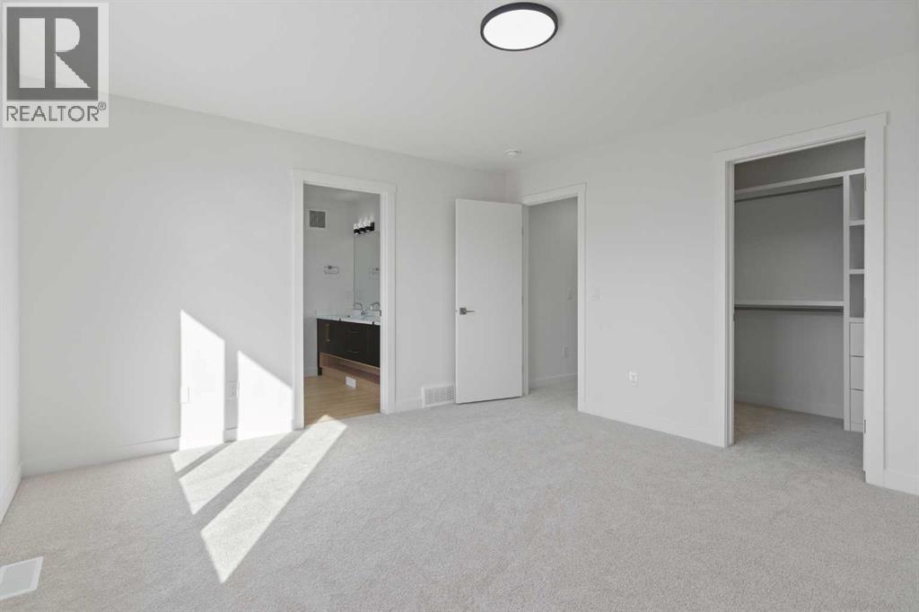 813 Hampshire Crescent Ne Property Photo 21