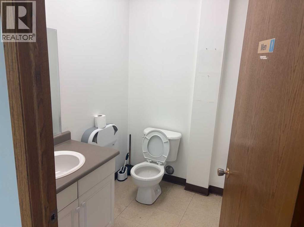 5221 59 Street Property Photo 6