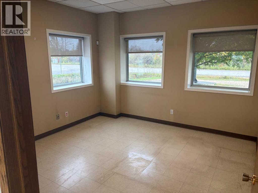 5221 59 Street Property Photo 9