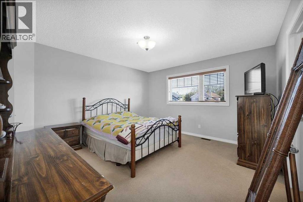 209 Crystal Green Point Property Photo 27