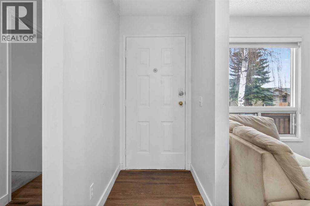 128 Castledale Crescent Ne Property Photo 3